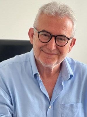 Dr Muzaffer Uyar