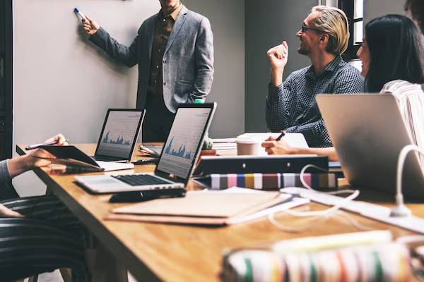 Persone in una riunione di lavoro
